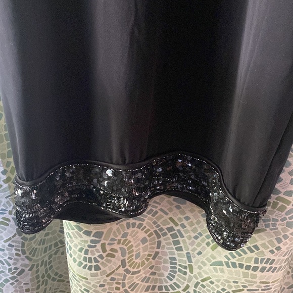 Black dress with sequin and beaded detailing 16 - Picture 6 of 12